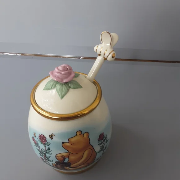 This Lenox Disney Classic Winnie the Pooh Honey Pot - Picture 4 of 16